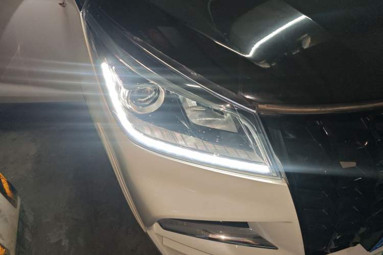 Used CHANGAN OSHAN Cosmos 2022 1.5T Automatic Business Model Right Front Headlight