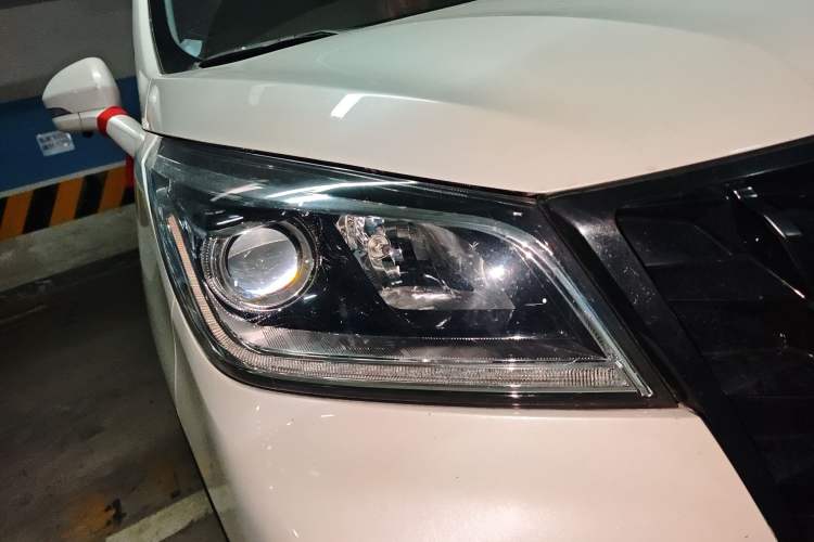 Used CHANGAN OSHAN Cosmos 2022 1.5T Automatic Business Model Right Front Headlight