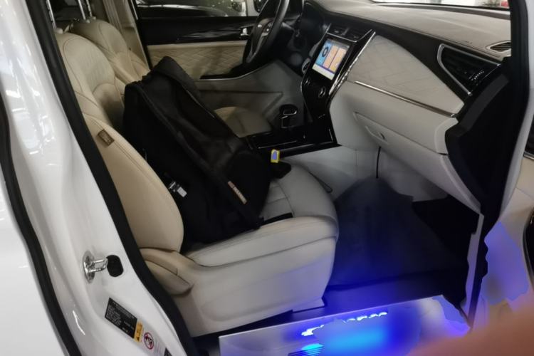 Used CHANGAN OSHAN Cosmos 2022 1.5T Automatic Business Model Right Front Seat