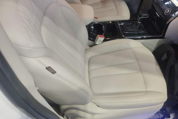 Used CHANGAN OSHAN Cosmos 2022 1.5T Automatic Business Model Right Front Seat