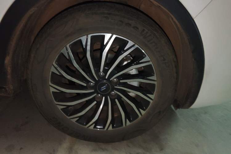 Used CHANGAN OSHAN Cosmos 2022 1.5T Automatic Business Model Right Front Wheel Hub