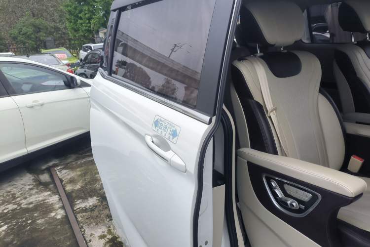 Used CHANGAN OSHAN Cosmos 2022 1.5T Automatic Business Model Right Rear Door Interior