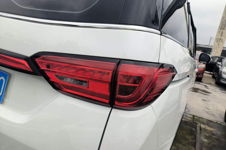 Used CHANGAN OSHAN Cosmos 2022 1.5T Automatic Business Model Right Rear Taillight