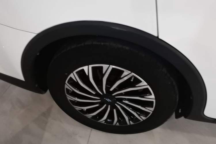 Used CHANGAN OSHAN Cosmos 2022 1.5T Automatic Business Model Right Rear Wheel Hub