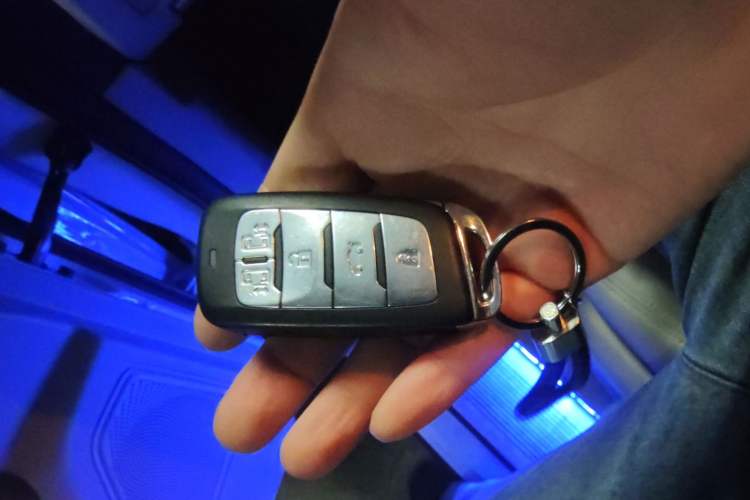 Used CHANGAN OSHAN Cosmos 2022 1.5T Automatic Business Model Vehicle Key