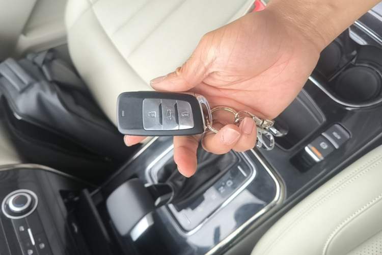 Used CHANGAN OSHAN Cosmos 2022 1.5T Automatic Business Model Vehicle Key