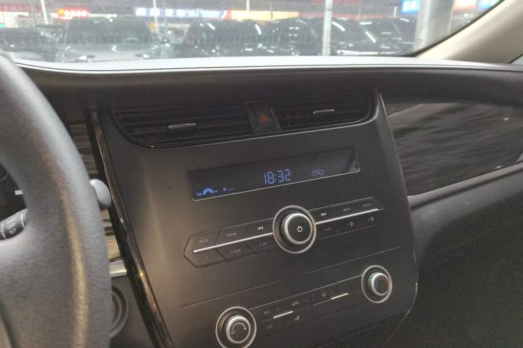 Used CHANGAN OSHAN Cosmos EV 2020 LingShang Model Audio And AC Panel