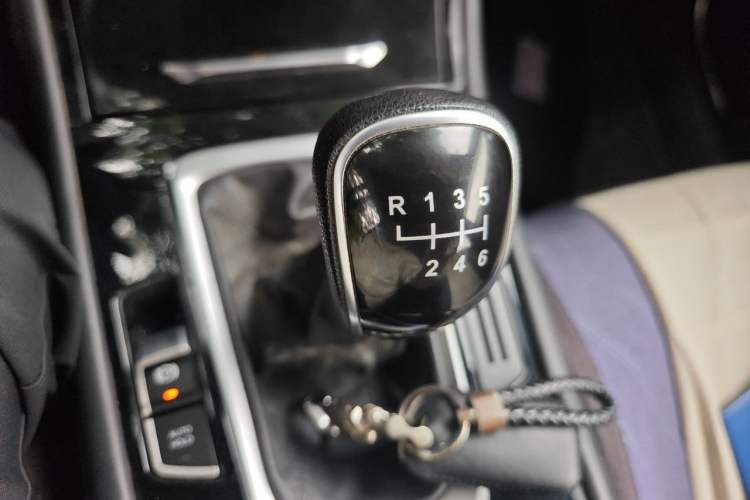 Used CHANGAN OSHAN COSPro 2021 1.5T Manual Luxury 5-Seater Gear Lever