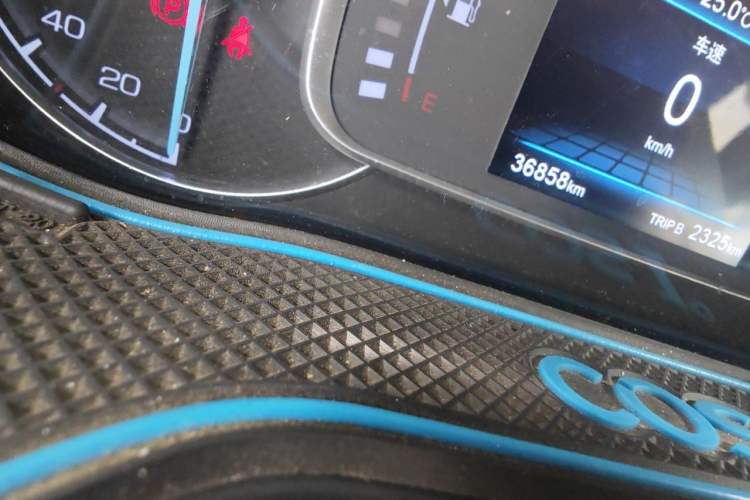 Used CHANGAN OSHAN COSPro 2021 1.5T Manual Luxury 5-Seater Odometer Close Up