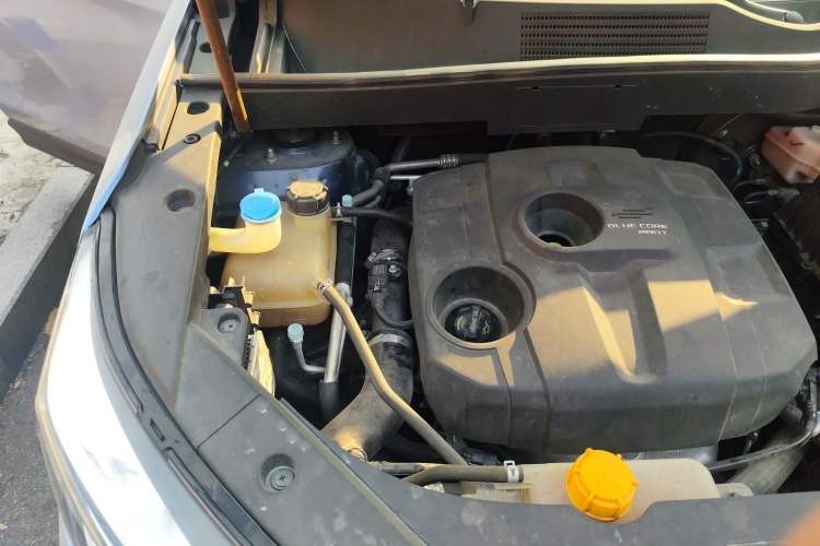 Used CHANGAN OSHAN COSPro 2021 1.5T Manual Flagship 7-Seater Engine Bay Right