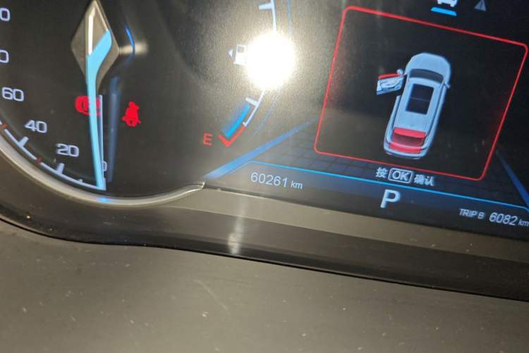 Used CHANGAN OSHAN COSPro 2021 1.5T Automatic Flagship 7-Seater Odometer Close Up
