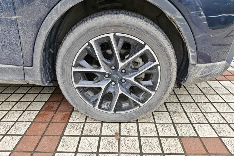 Used CHANGAN OSHAN COSPro 2021 GT 2.0T Automatic Pilot Model 7 Seats Right Front Wheel Hub