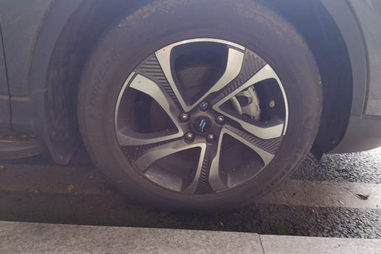 Used CHANGAN OSHAN COSPro 2021 1.5T Automatic Pilot Model 7 Seats Right Front Wheel Hub