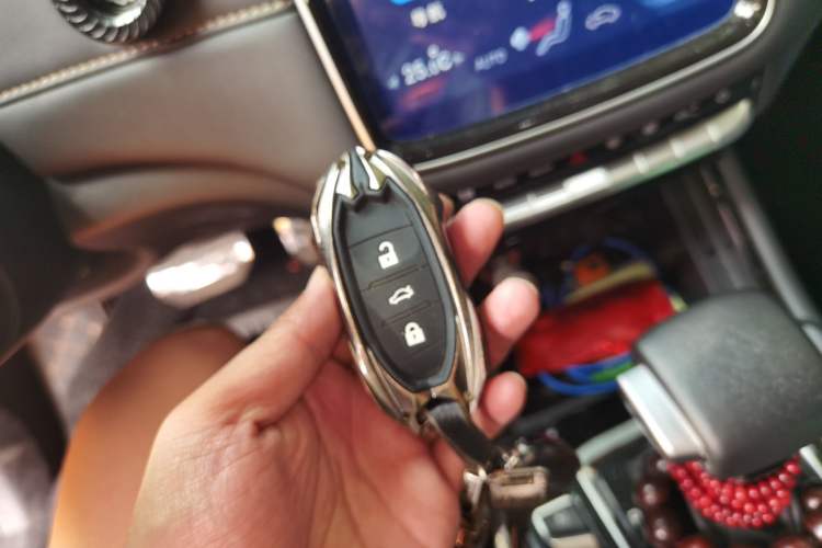 Used CHANGAN OSHAN COSPro 2021 1.5T Automatic Pilot Model 7 Seats Vehicle Key