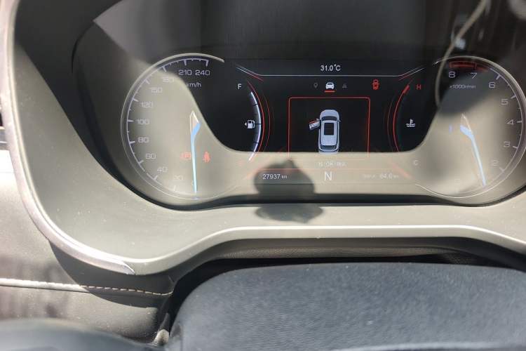 Used CHANGAN OSHAN COSPro 2021 1.5T Automatic Flagship 7-Seater Odometer Close Up