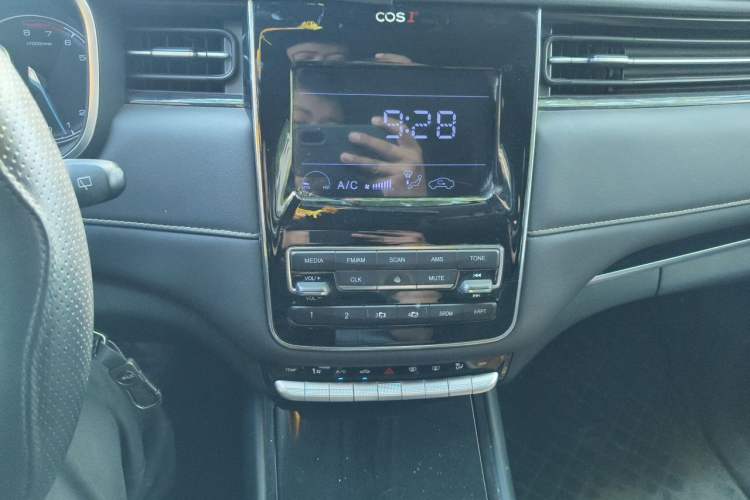 Used CHANGAN OSHAN COSPro 2021 1.5T Manual Elite 7-Seater Audio And AC Panel
