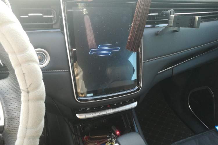 Used CHANGAN OSHAN COSPro 2021 1.5T Automatic Luxury 7-Seater Audio And AC Panel