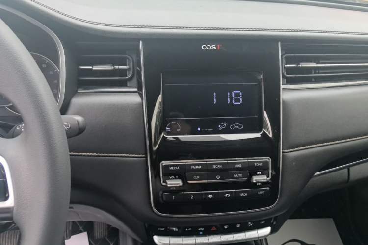 Used CHANGAN OSHAN COSPro 2021 1.5T Manual Elite 7-Seater Audio And AC Panel
