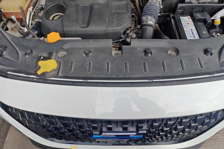 Used CHANGAN OSHAN COSPro 2021 1.5T Manual Elite 7-Seater Engine Bay
