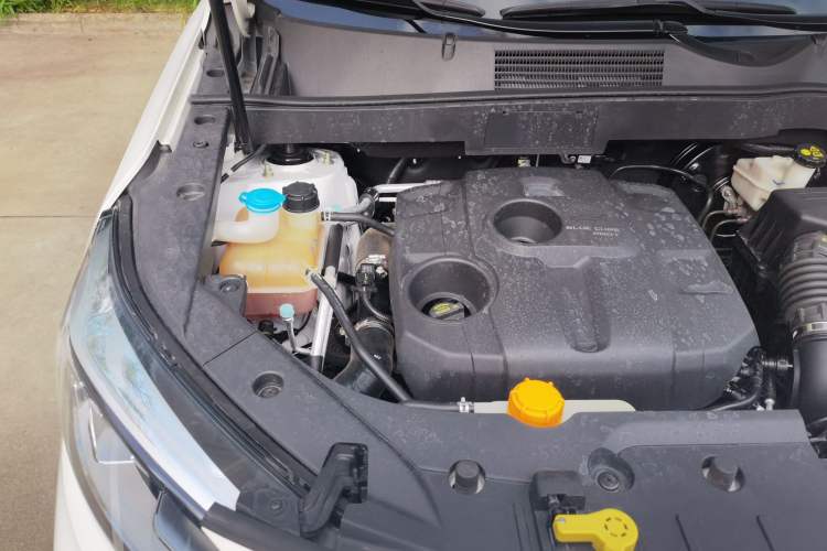 Used CHANGAN OSHAN COSPro 2021 1.5T Automatic Luxury 6-Seater Engine Bay Right