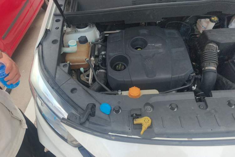 Used CHANGAN OSHAN COSPro 2021 1.5T Manual Elite 7-Seater Engine Bay Right