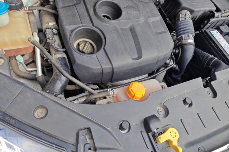 Used CHANGAN OSHAN COSPro 2021 1.5T Manual Elite 7-Seater Engine Bay Right