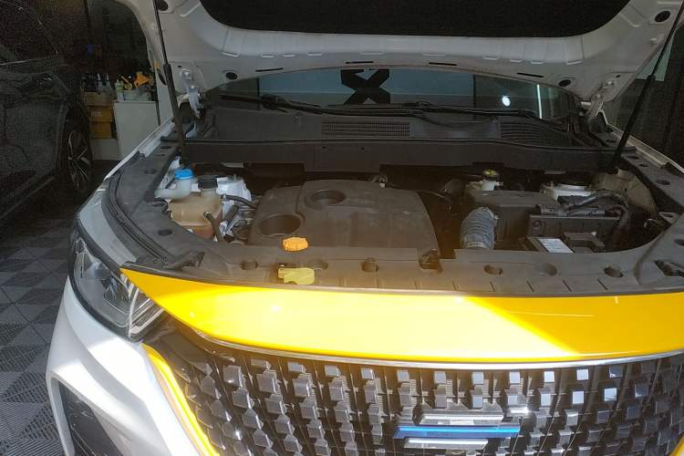 Used CHANGAN OSHAN COSPro 2021 1.5T Automatic Luxury 7-Seater Engine Bay Right