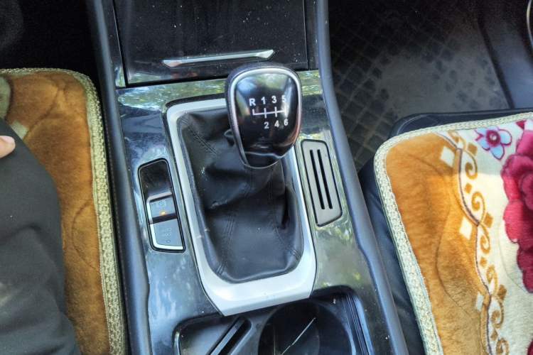 Used CHANGAN OSHAN COSPro 2021 1.5T Manual Elite 7-Seater Gear Lever