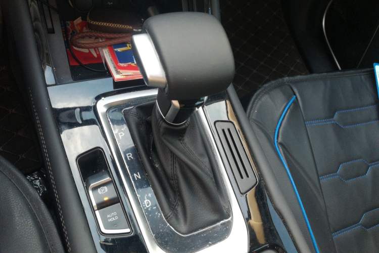 Used CHANGAN OSHAN COSPro 2021 1.5T Automatic Luxury 7-Seater Gear Lever