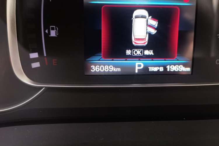 Used CHANGAN OSHAN COSPro 2021 1.5T Automatic Luxury 6-Seater Odometer Close Up