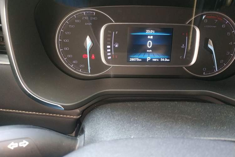 Used CHANGAN OSHAN COSPro 2021 1.5T Automatic Luxury 7-Seater Odometer Close Up