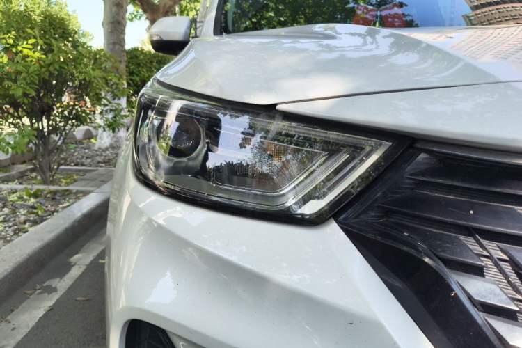 Used CHANGAN OSHAN COSPro 2021 1.5T Manual Elite 7-Seater Right Front Headlight