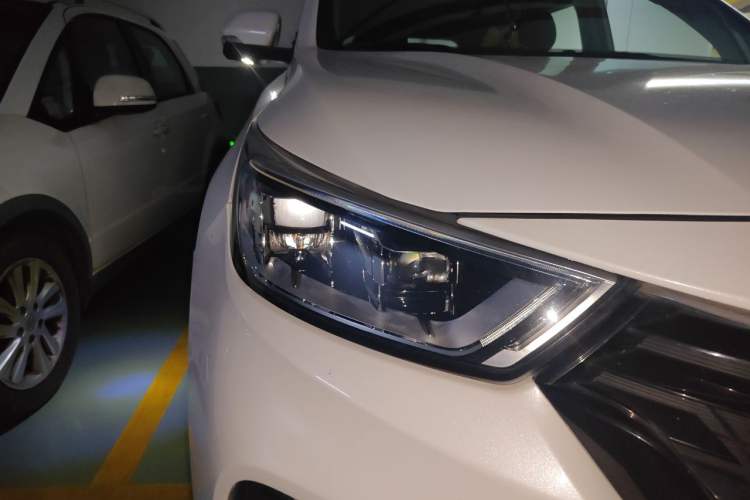 Used CHANGAN OSHAN COSPro 2021 1.5T Automatic Flagship 7-Seater Right Front Headlight