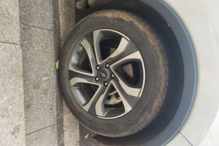 Used CHANGAN OSHAN COSPro 2021 1.5T Automatic Pilot Model 7 Seats Right Front Wheel Hub
