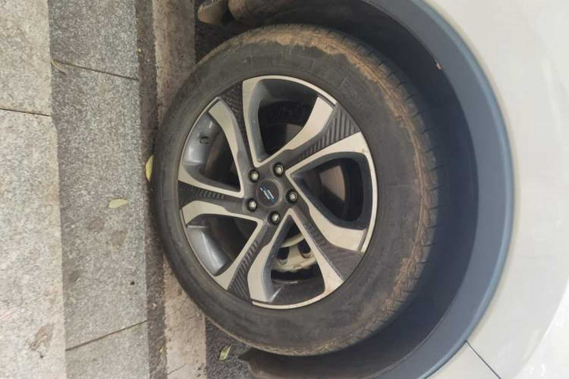 Used CHANGAN OSHAN COSPro 2021 1.5T Automatic Pilot Model 7 Seats Right Front Wheel Hub