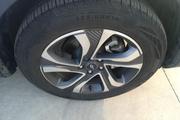 Used CHANGAN OSHAN COSPro 2021 1.5T Automatic Luxury 7-Seater Right Front Wheel Hub