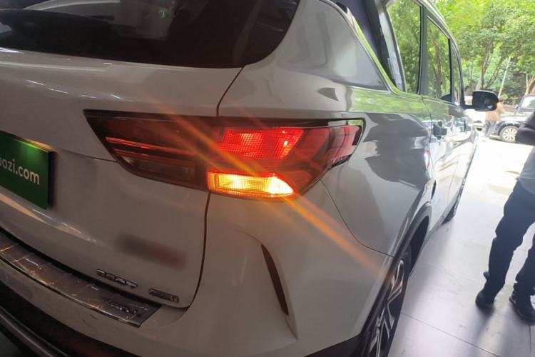 Used CHANGAN OSHAN COSPro 2021 1.5T Automatic Flagship 7-Seater Right Rear Taillight