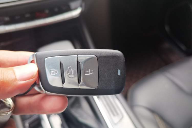 Used CHANGAN OSHAN COSPro 2021 1.5T Automatic Luxury 6-Seater Vehicle Key