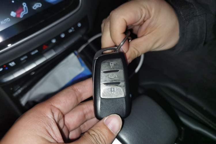 Used CHANGAN OSHAN COSPro 2021 1.5T Automatic Flagship 7-Seater Vehicle Key