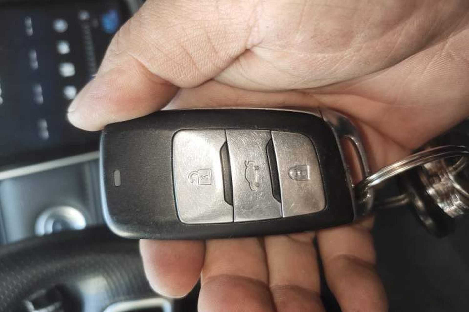 Used CHANGAN OSHAN COSPro 2021 1.5T Automatic Luxury 7-Seater Vehicle Key