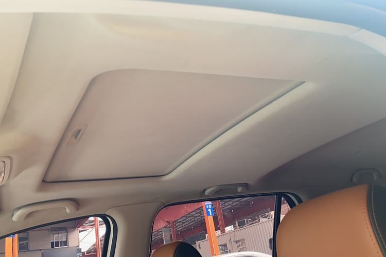 Used CHANGAN OSHAN CX70 2016 1.6L Manual Luxury Model Roof