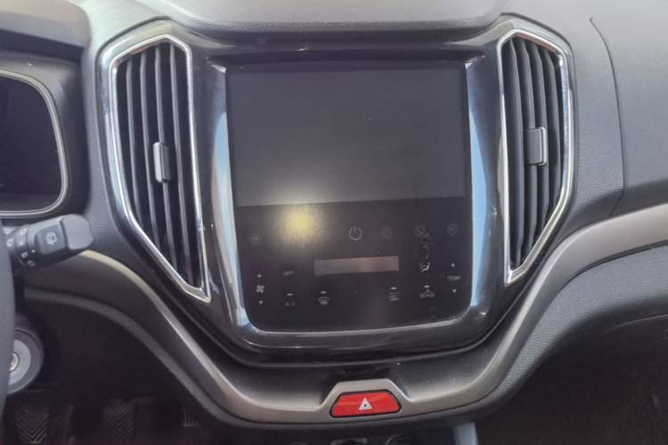 Used CHANGAN OSHAN CX70 2016 1.6L Manual Luxury Model Audio And AC Panel