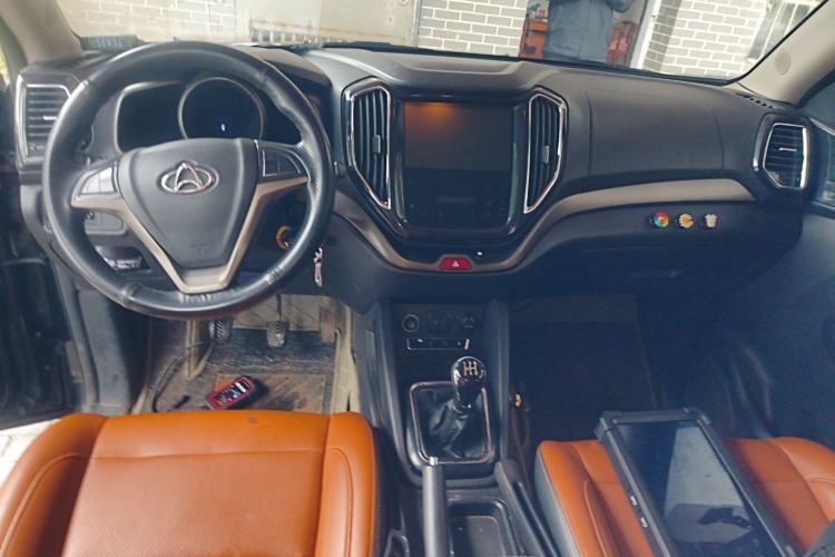Used CHANGAN OSHAN CX70 2016 1.6L Manual Luxury Model Center Console
