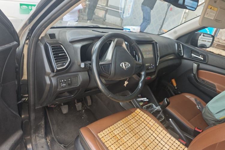 Used CHANGAN OSHAN CX70 2016 1.6L Manual Elite Model Center Console
