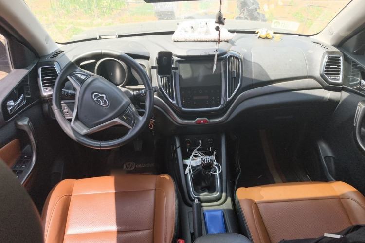Used CHANGAN OSHAN CX70 2016 1.6L Manual Luxury Model Center Console