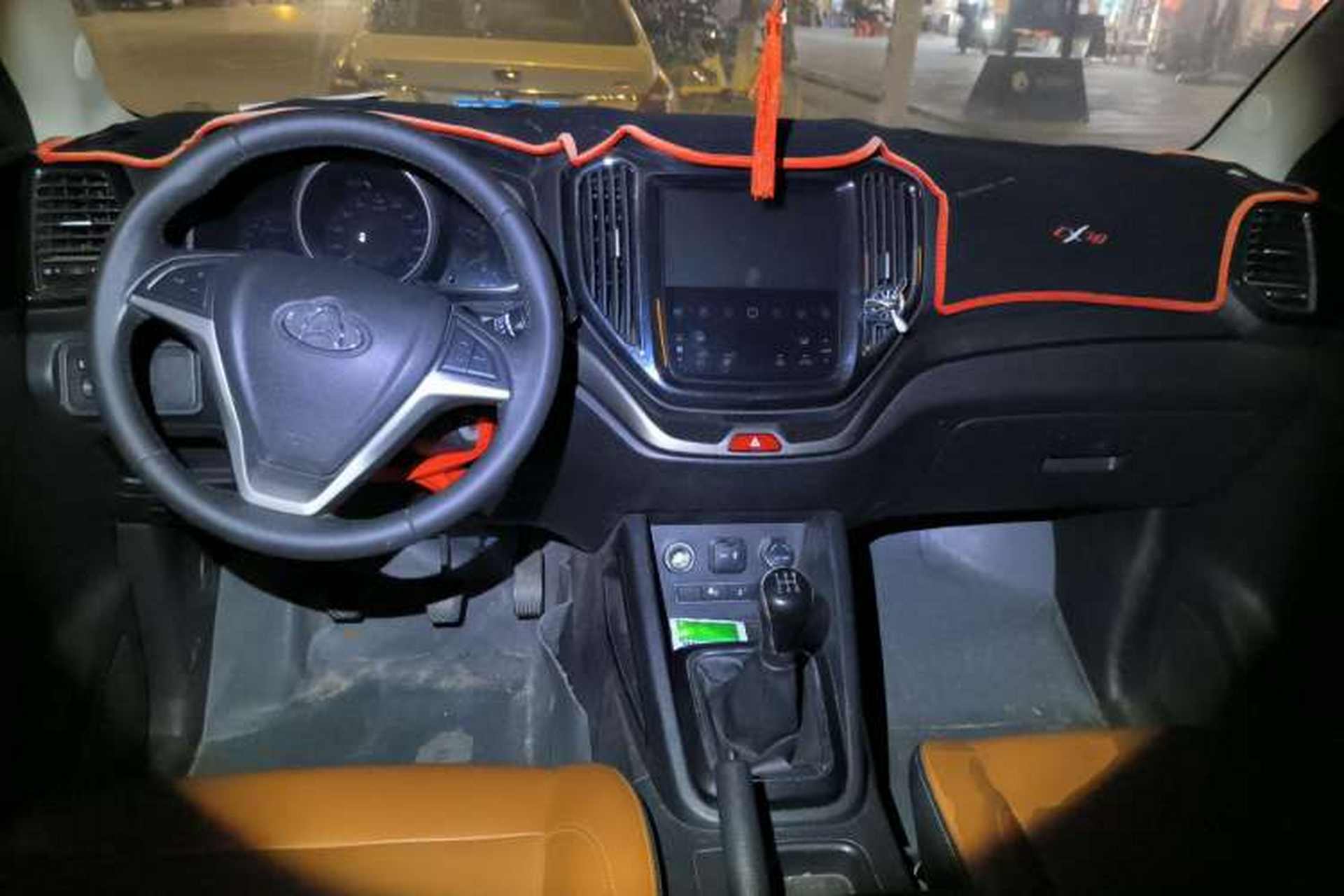 Used CHANGAN OSHAN CX70 2016 1.6L Manual Luxury Model Center Console