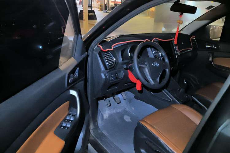 Used CHANGAN OSHAN CX70 2016 1.6L Manual Luxury Model Driver Seat