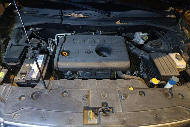 Used CHANGAN OSHAN CX70 2016 1.6L Manual Luxury Model Engine Bay