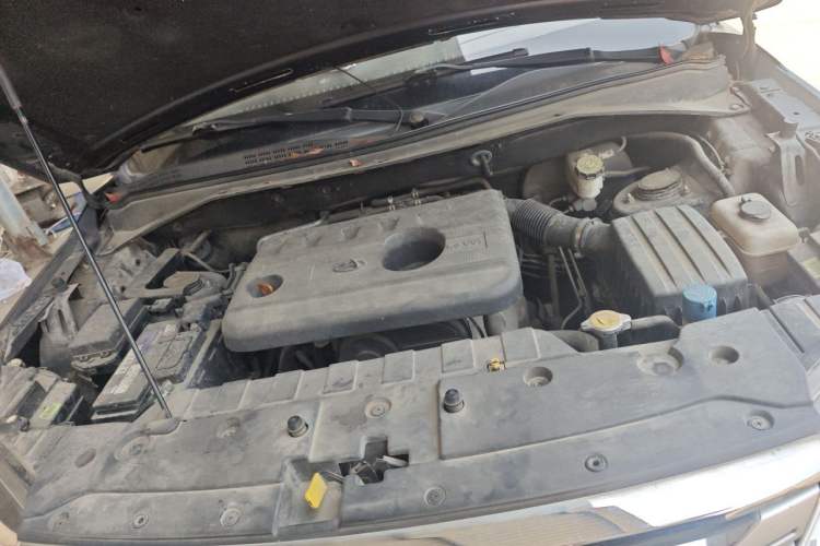 Used CHANGAN OSHAN CX70 2016 1.6L Manual Elite Model Engine Bay