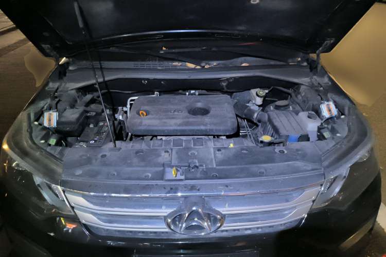 Used CHANGAN OSHAN CX70 2016 1.6L Manual Luxury Model Engine Bay
